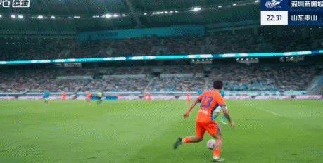 谢文能采访时突然大笑把观看直播的妻子逗乐了:可爱男人