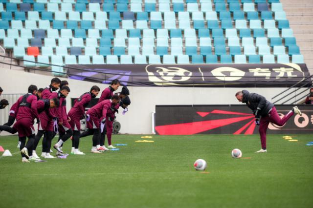 1738894557009016047.jpg mk体育入口-2025超级杯前瞻:海港重在磨合 申花欲再冲冠