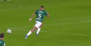 【西甲】先18秒丢球，后莱万逆转，巴萨2-1阿拉维斯