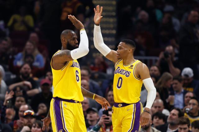 mk体育入口-韦少打替补取得效果，但这能拯救湖人这个赛季吗？