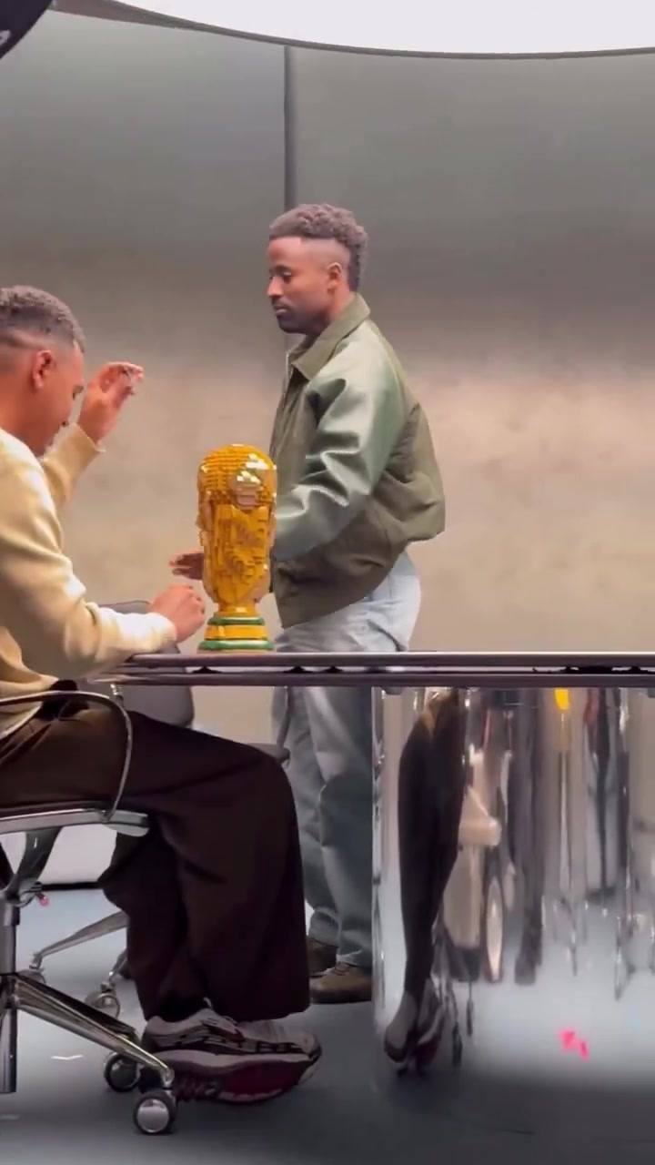 mk体育赛程-世纪广告！马卡：维尼修斯替身晒花絮 4位巨星是否同时在场引猜测