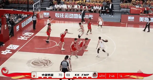 mk体育-廖三宁三分投进得到13分,王俊杰三分再中砍下17分领先4分